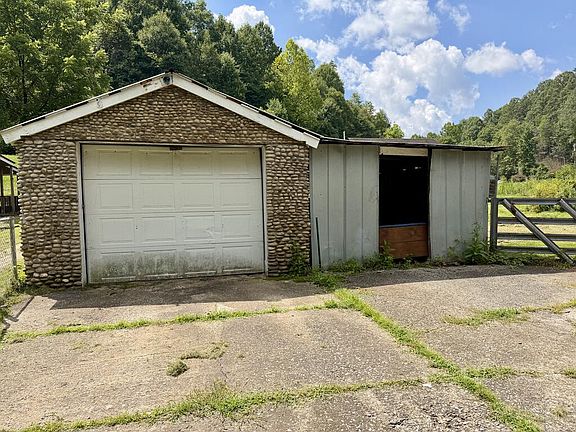 4th image of 1052 Meadow Fork School Rd