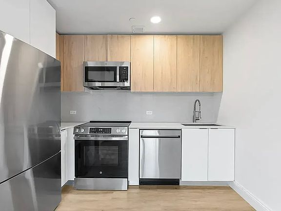 4th image of 300 W 136th St #8D