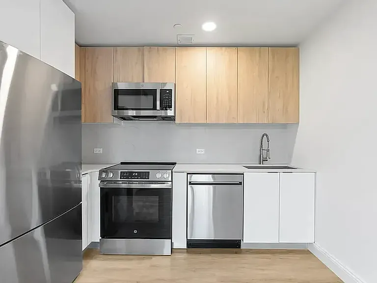 300 W 136th St #8D — Photo 4