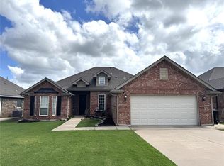 1912 SE 18th St, Moore, OK 73160