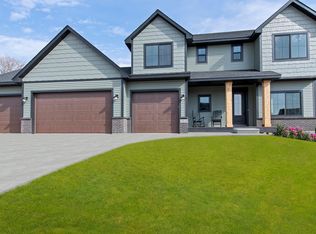 19818 Henning Ave, Lakeville, MN 55044