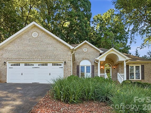 3rd image of 1506 Village Ct