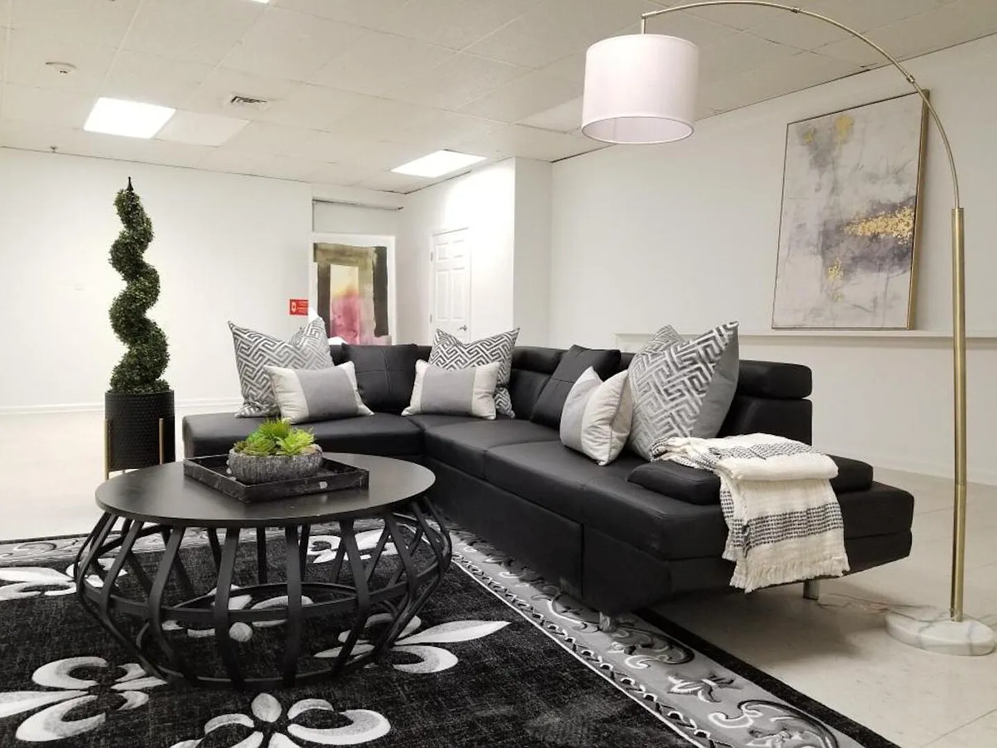 9BR Amazing Deal. Sleeps 19. Book Today! — Photo 1