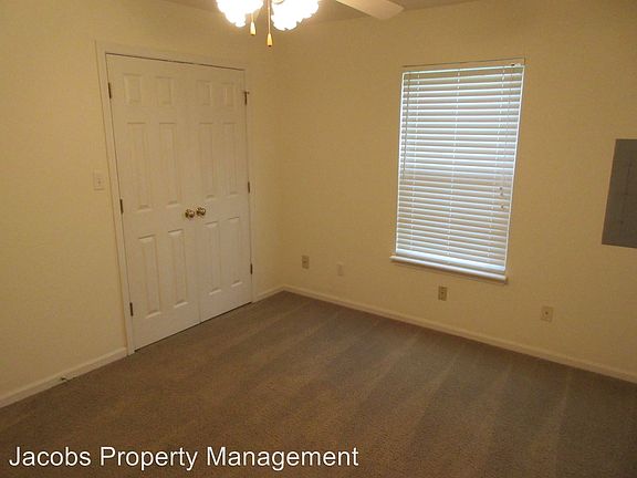 4th image of 2418 Northampton Dr
