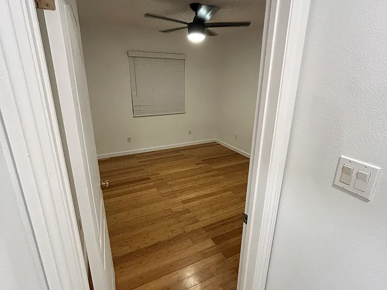 11741 Benfield Ave — Photo 16