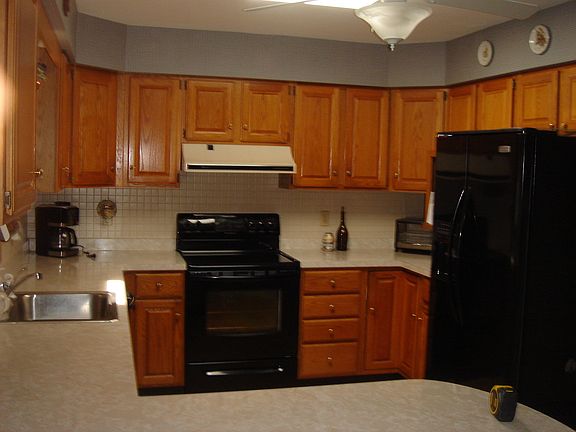 3rd image of 17092 Poplar Dr