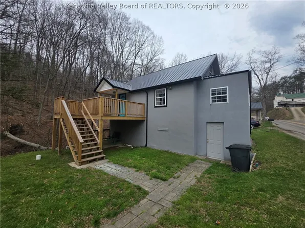 3742 Greenview Rd, South Charleston, WV 25309
