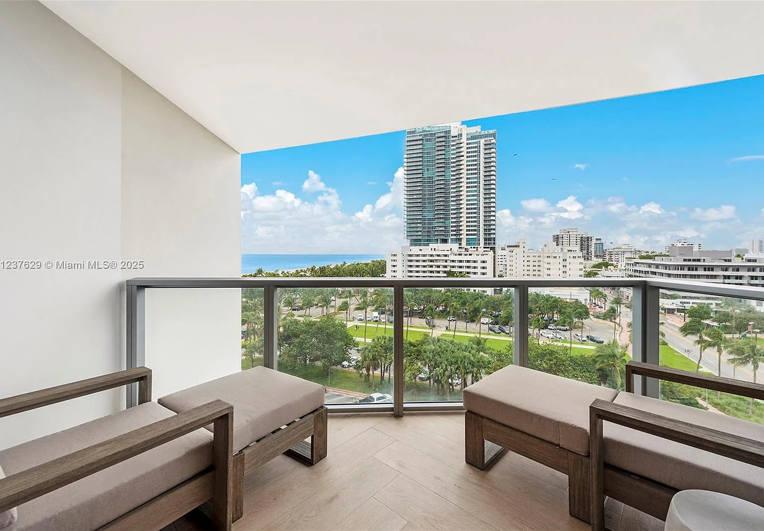 2201 Collins Ave Condo — Photo 2