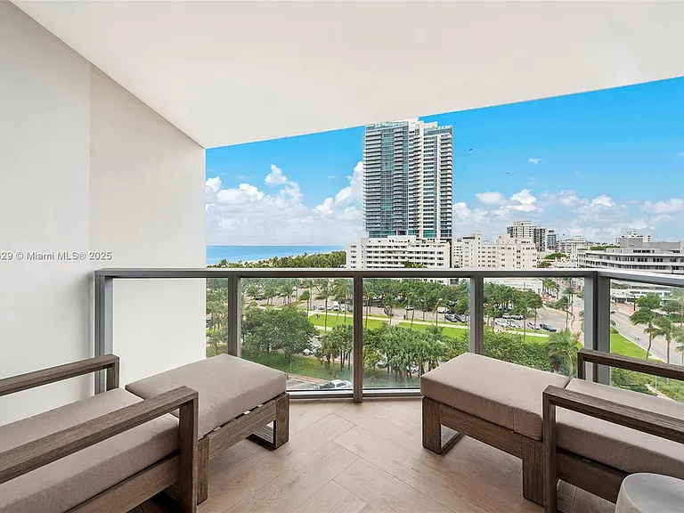 2201 Collins Ave #804 — Photo 2