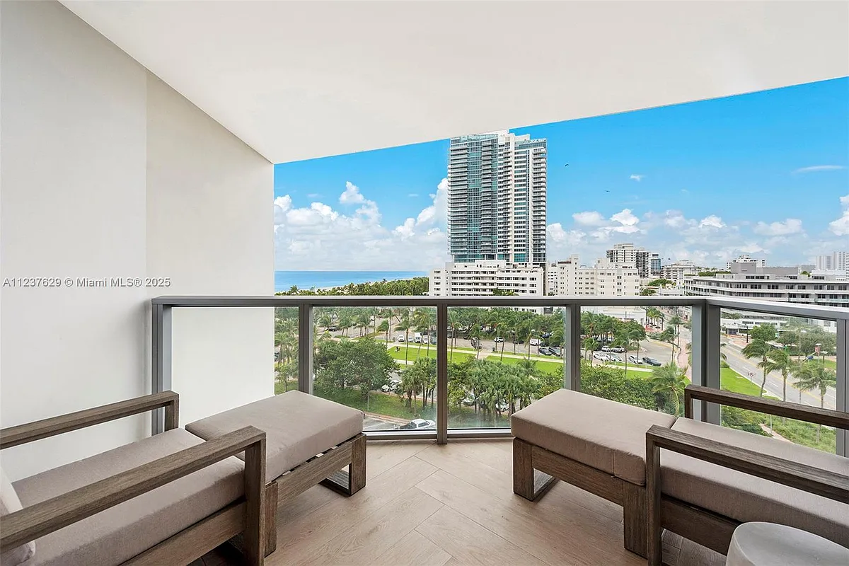 Building Photo - 2201 Collins Ave #804