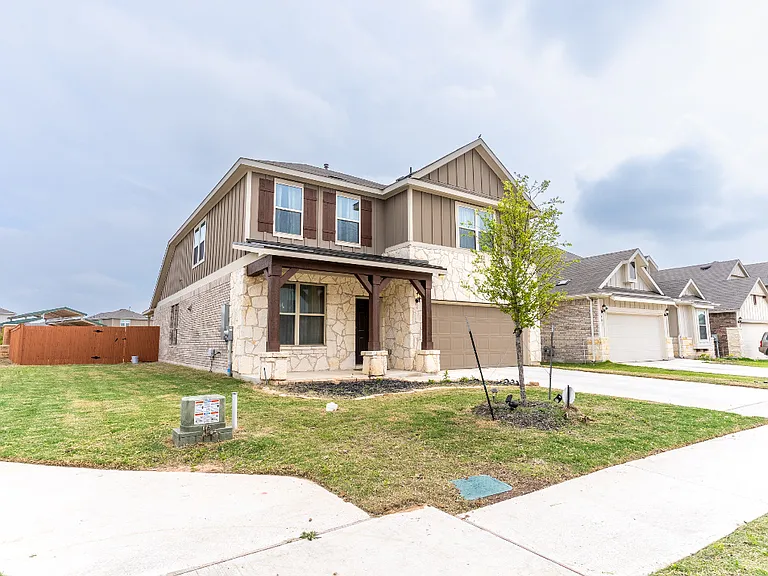 391 Purple Heart Dr — Photo 2