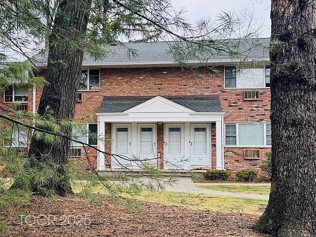 1st image of 214 Washington Dr