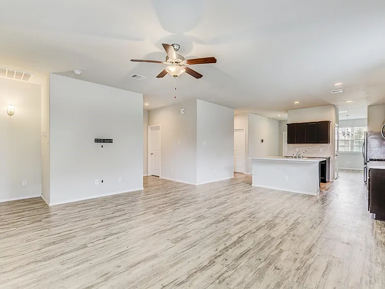 20923 Corisande St — Photo 8