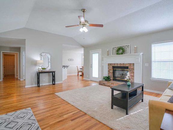 4th image of 3415 Lakebrook Dr