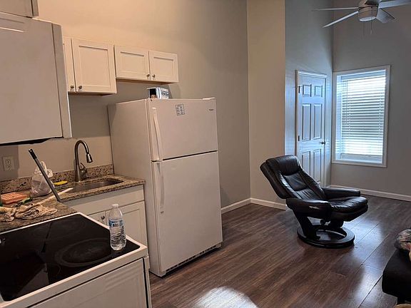 5th image of 624 Washington St #3