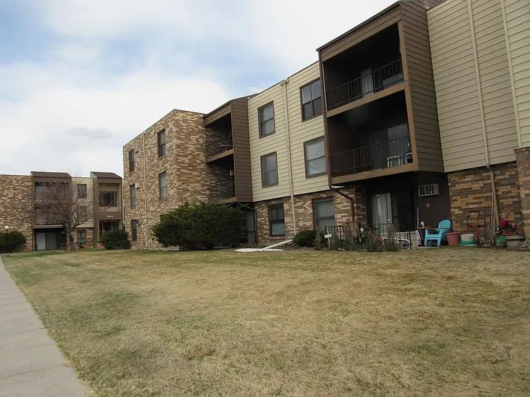 4500 S Poplar St #202 — Photo 11