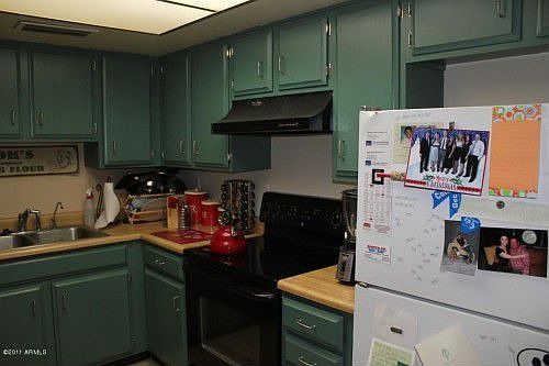 3rd image of 942 E Diamond Dr