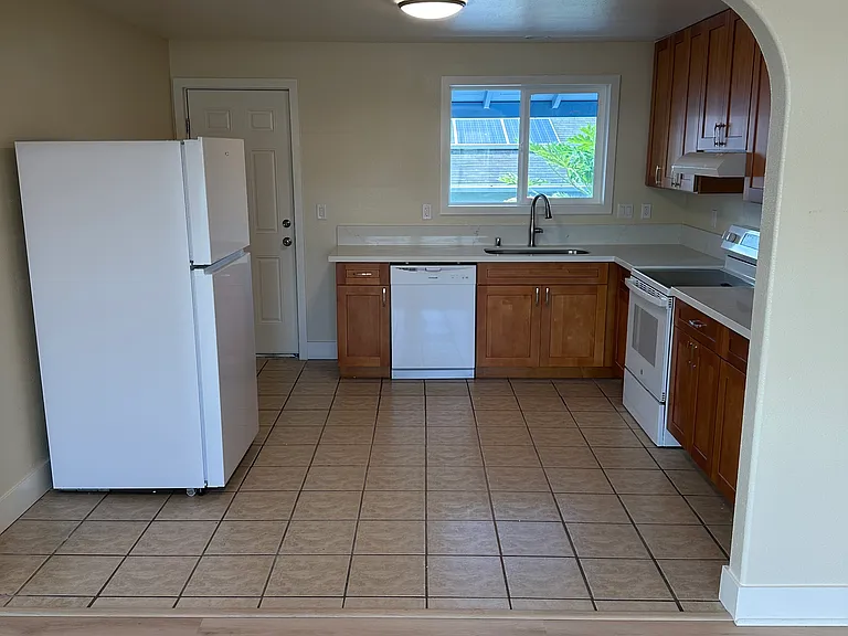 332 Uluniu St — Photo 1
