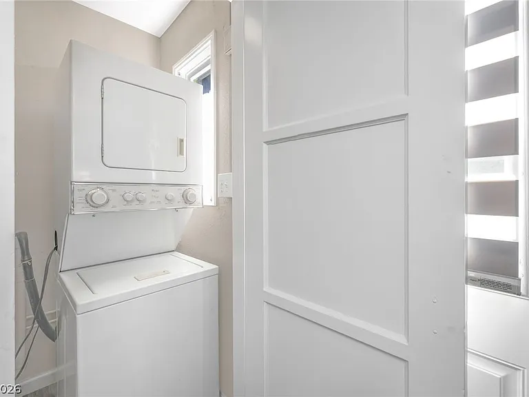 1021 Griffith Ave — Photo 8
