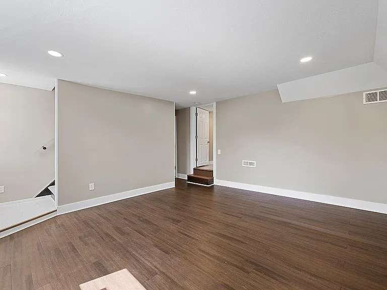 529 Spruce St — Photo 4