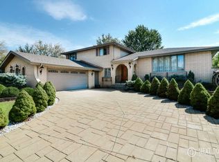 8529 Pine St, Orland Park, IL 60462