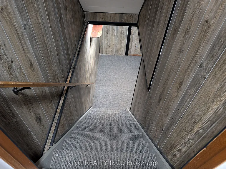 37 Vanier Pl — Photo 15
