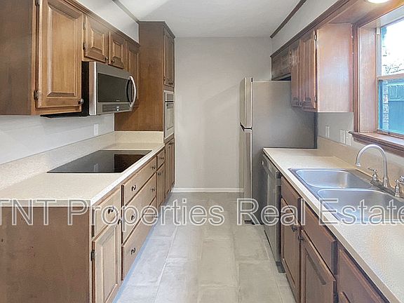 5th image of 2921 Wildflower Dr