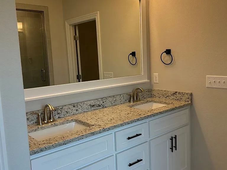 2413 Salmon St — Photo 5