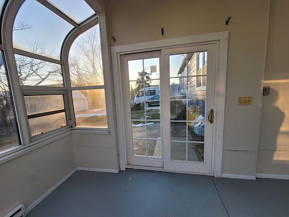 5th image of 844 Forest St