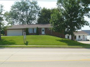 2015 Radford Rd, Dubuque, IA 52002