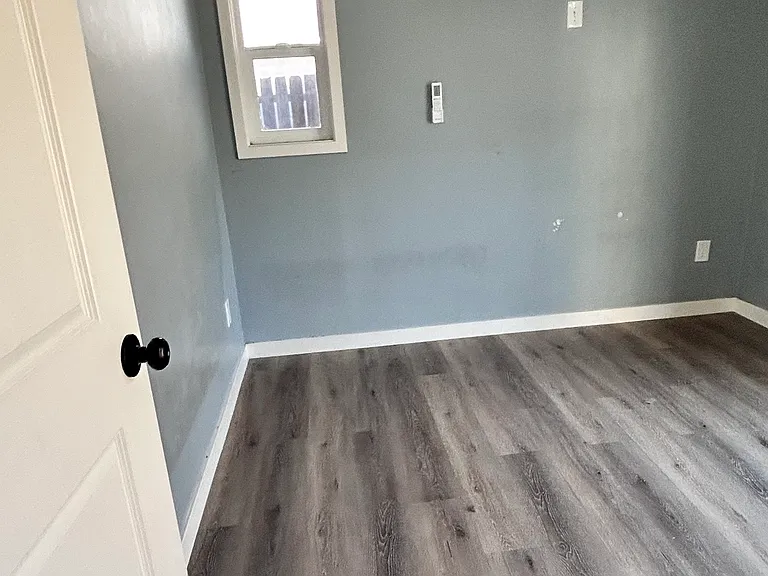 6750 Nagle Ave — Photo 10