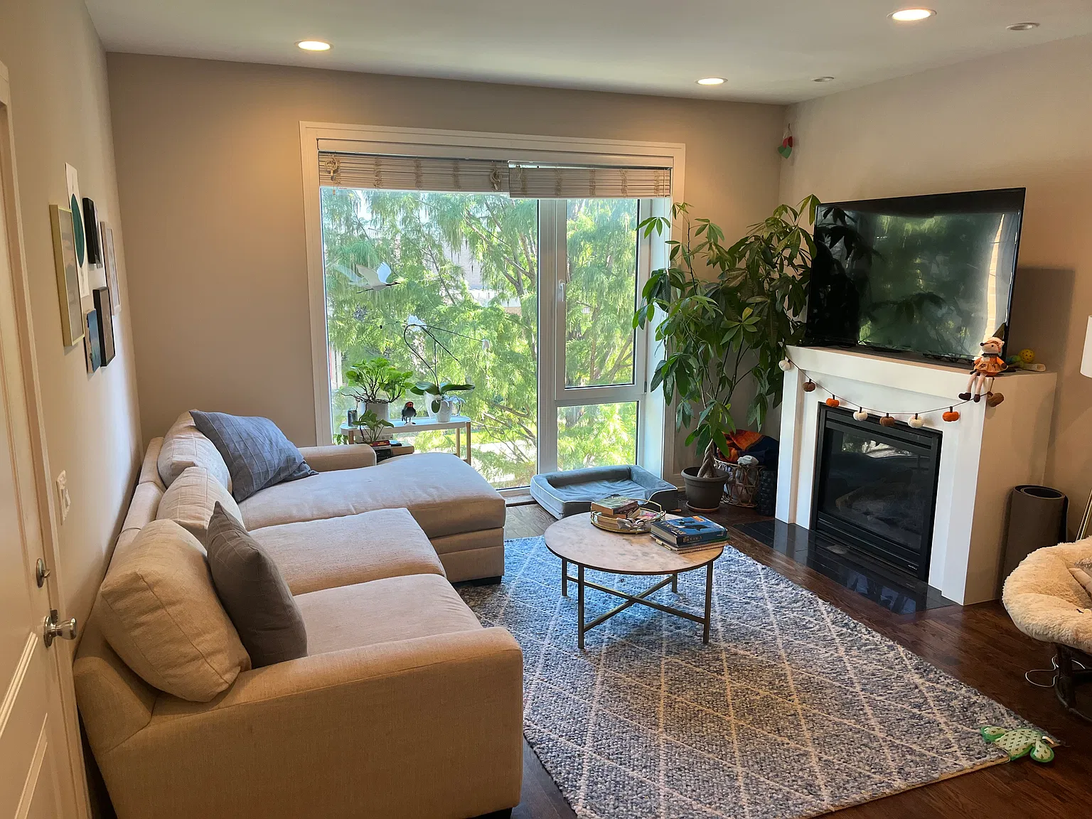 2 bed, 1150 sqft, $2,985 — Photo 2