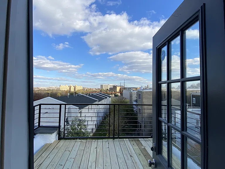 655 N 33rd St #2 — Photo 34
