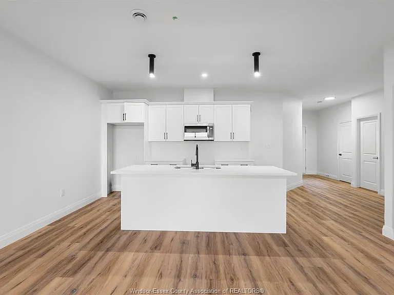 154 McLellan Ave #A — Photo 8