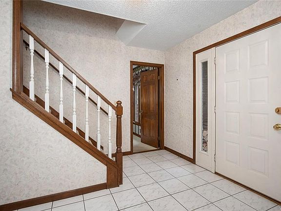 3rd image of 66 Mount Holyoke Ct