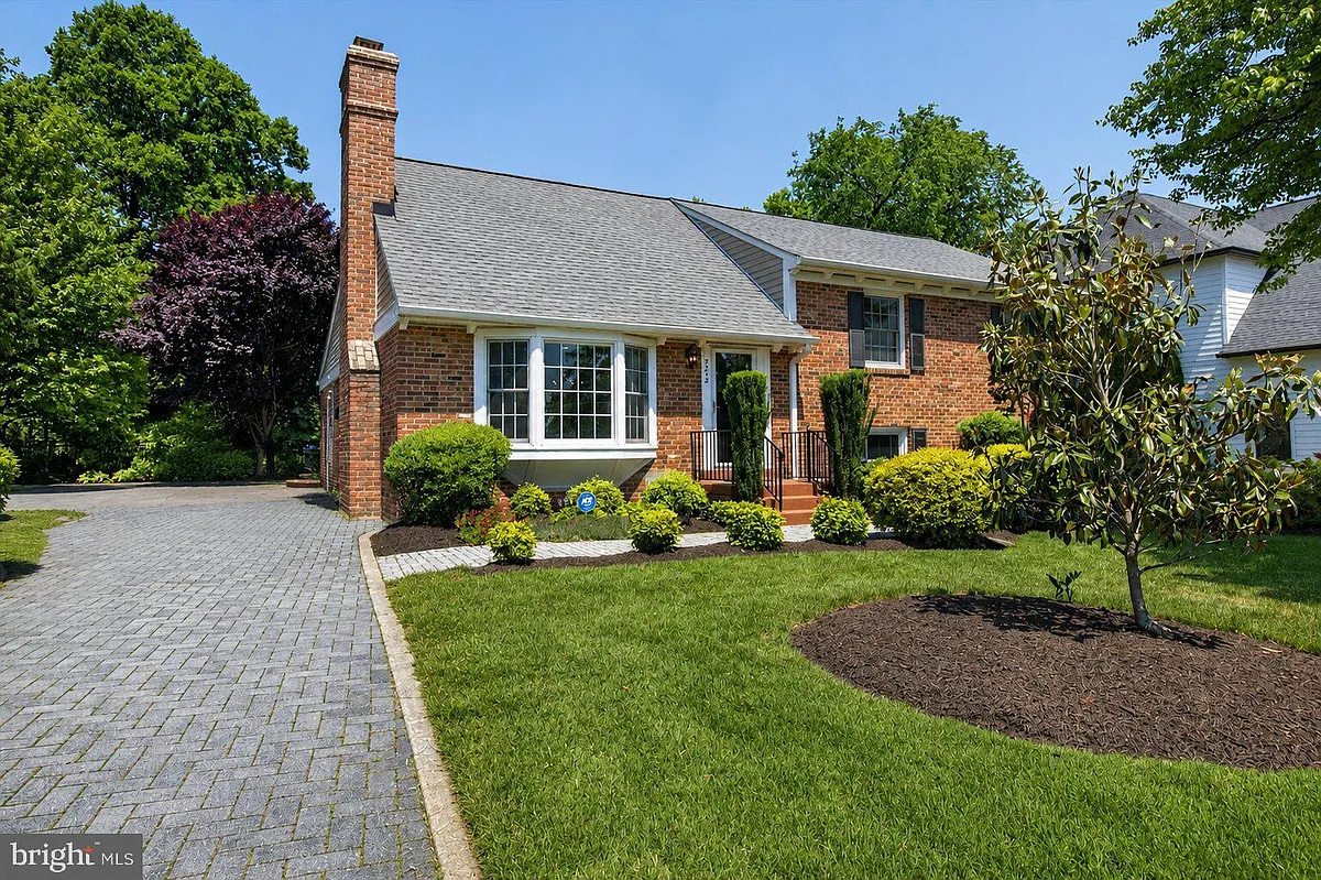 Building Photo - 2212 Reddfield Dr
