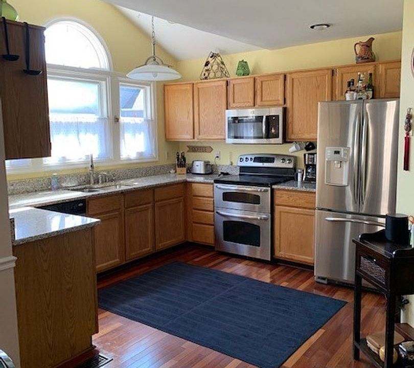 1st image of 6 Daventry Pl