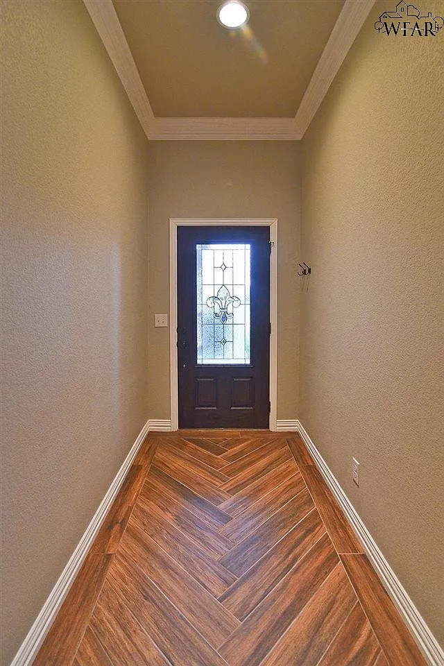 4 bed, 2.0 bath, 1868 sqft, $2,800 — Photo 2