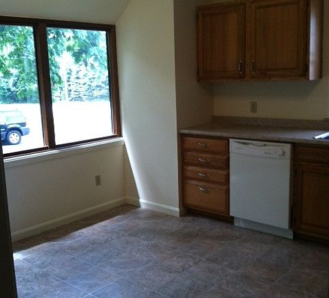 4th image of 24 Dexter St #B