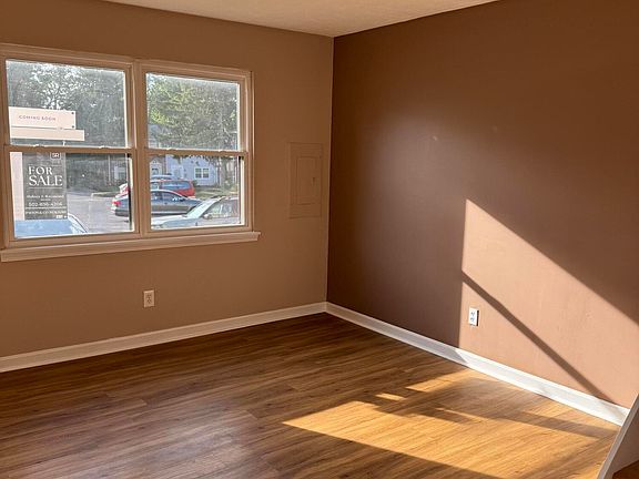 4th image of 9814 Oakshire Dr