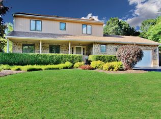 2384 High Point Dr, Lindenhurst, IL 60046