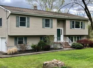 6 Rolling Hills Rd, Sussex, NJ 07461