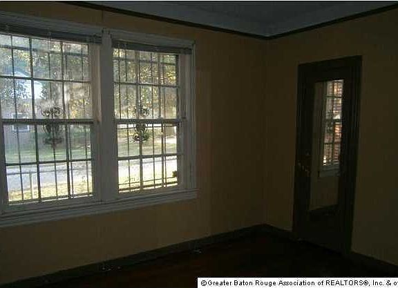 5th image of 2034 N Acadian Thwy W