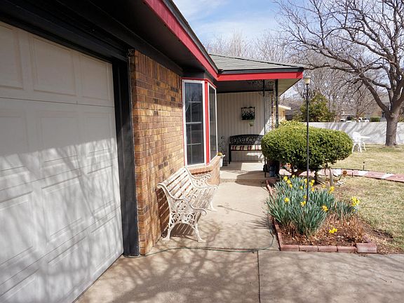 3rd image of 3904 Barclay Dr