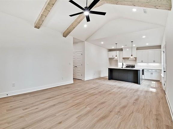 5th image of 10 Briscoe Ln
