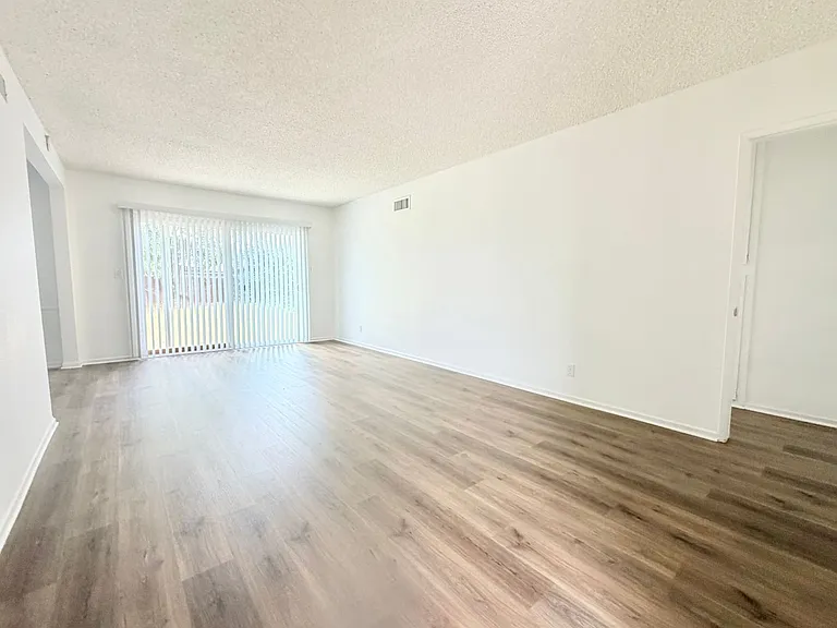 1514 N Hacienda Blvd — Photo 12