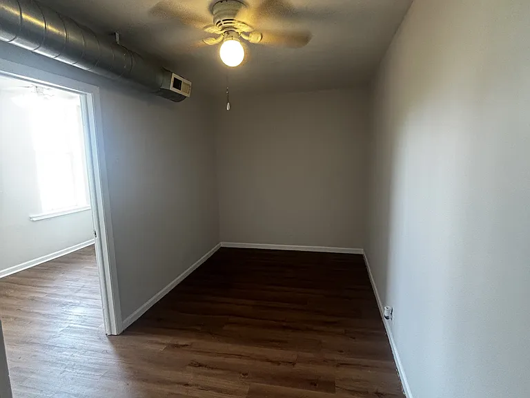 2101 S Marshall Blvd #3M — Photo 2