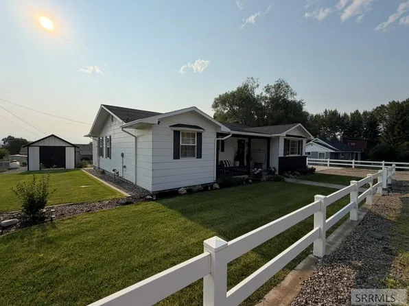 403 9th St, Salmon, ID 83467