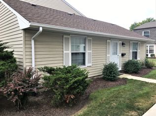 1393 Woodcutter Ln APT A, Wheaton, IL 60189