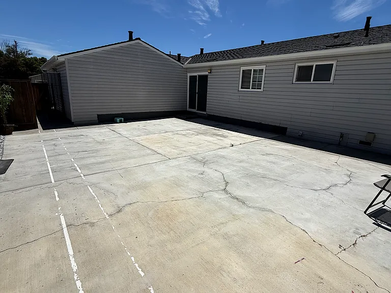 4765 Serra Ave — Photo 30
